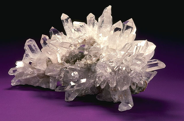 קובץ:USDA Mineral Quartz Crystal 93c3951.jpg