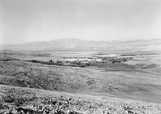 קובץ:Lake Huleh & Mt. Hermon from the Safad road 1940 1946.jpg