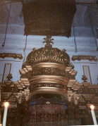 הכתר מעל ארון הקודש